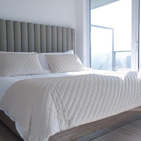 Modern Luxury Waterfront Condo Миссиссага Экстерьер фото