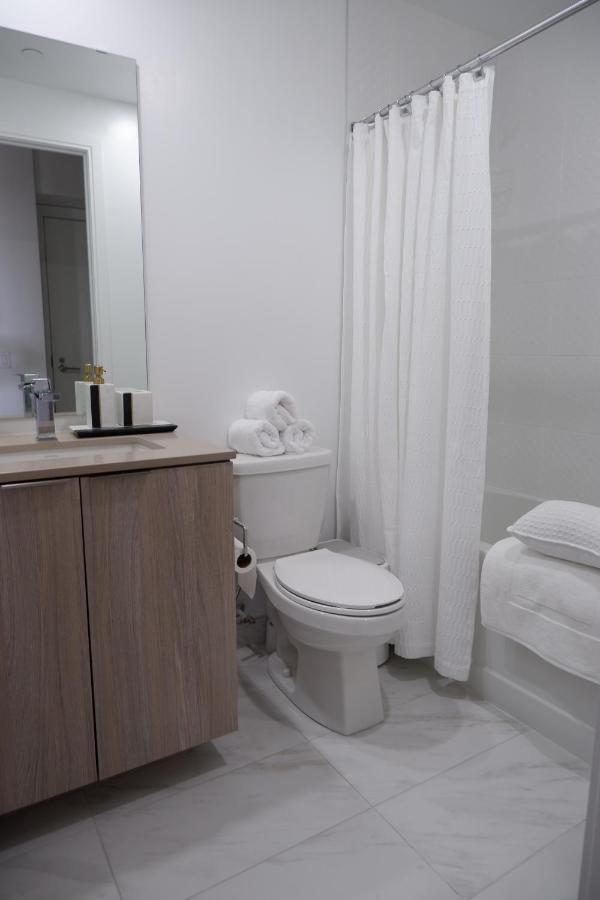 Modern Luxury Waterfront Condo Миссиссага Экстерьер фото